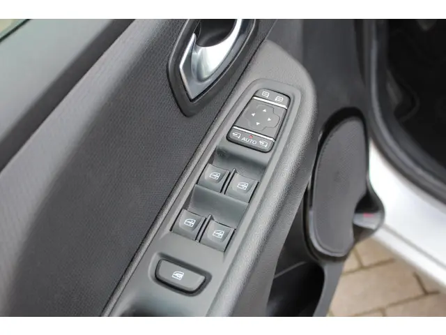 Renault Clio Estate 0.9 TCe Limited 2020 Benzine 21