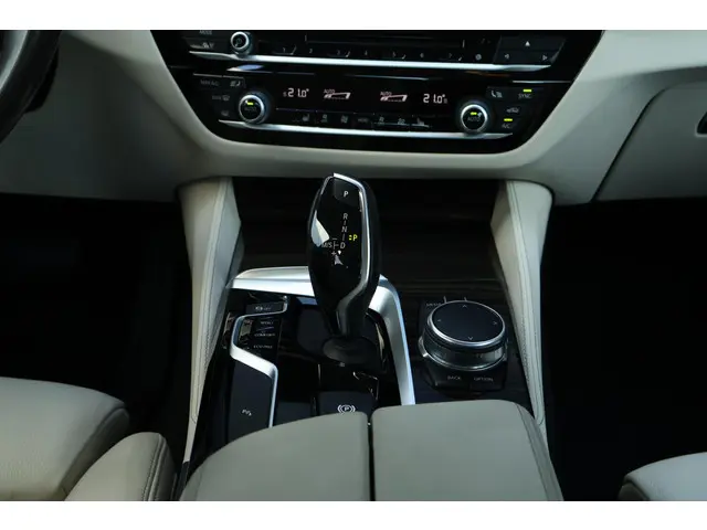 BMW 5 Serie 520d High Executive 2017 Diesel 33