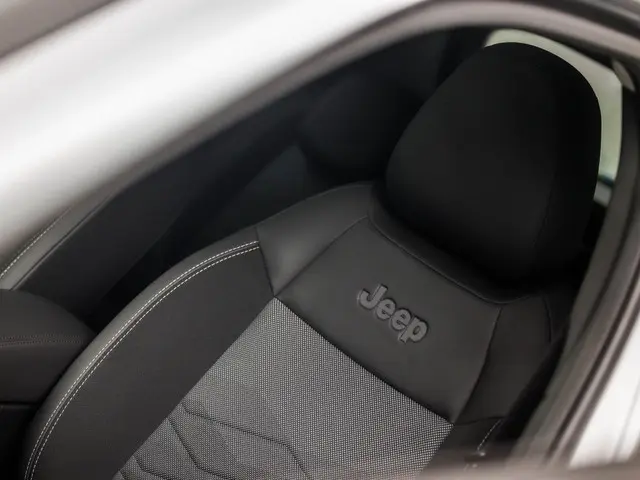 Jeep Avenger 1.2 Altitude Sport 2023 Benzine 32