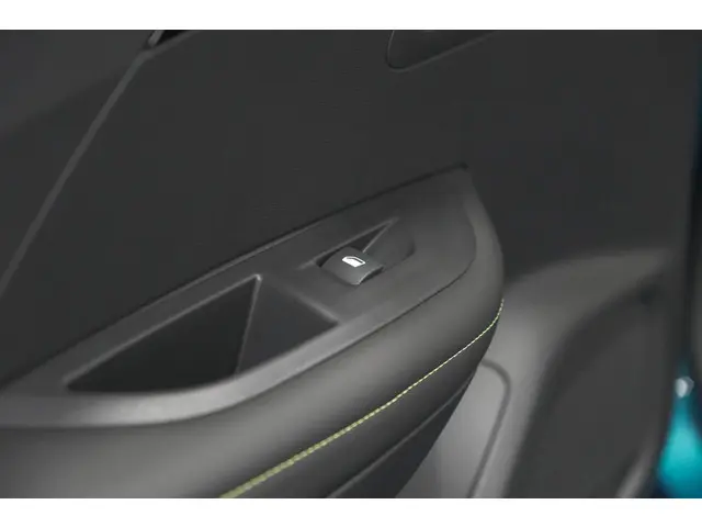 Peugeot 2008 Hybrid 145 e-DCS6 GT 2025 Hybride Benzine 28