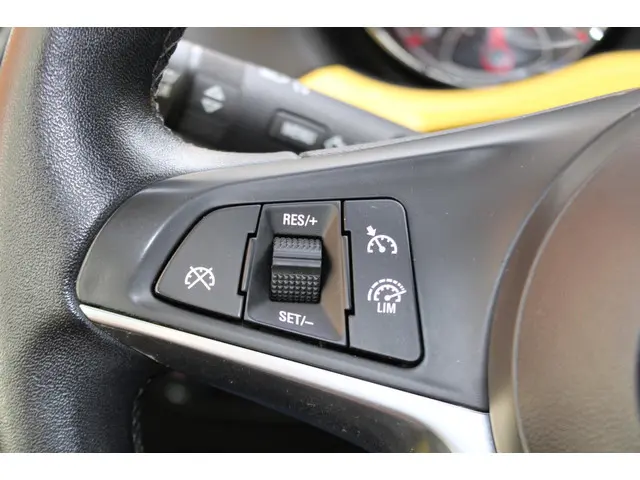 Opel ADAM 1.2 2015 Benzine 17