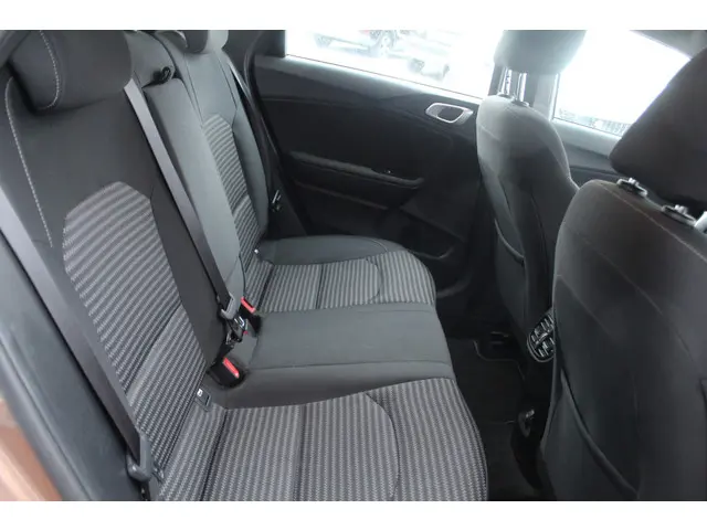 Kia Ceed Sportswagon 1.5 T-GDi DynamicLine 2022 Benzine 12