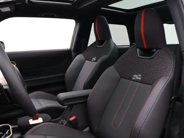 MINI 3-Deurs Cooper 2025 Benzine 10