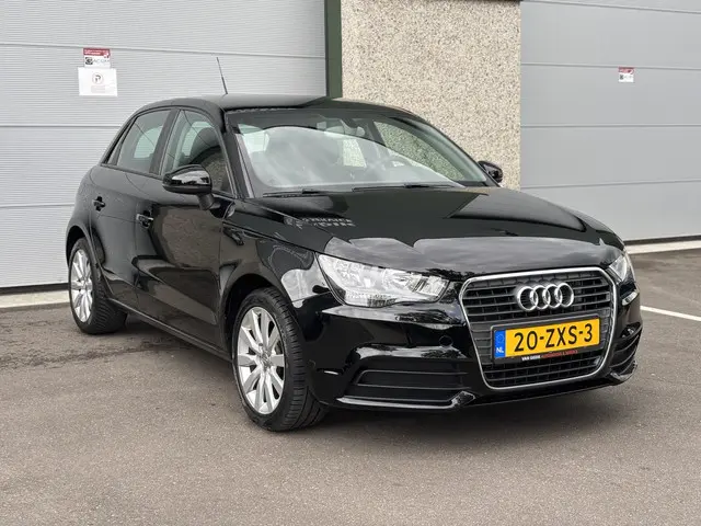 Audi A1 Sportback 1.2 TFSI Attr 2012 Benzine 3
