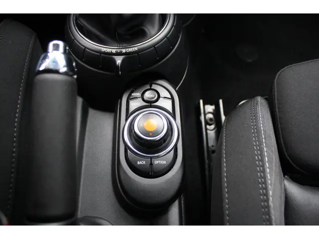 MINI One Mini 1.2 Chili Business 2015 Benzine 25