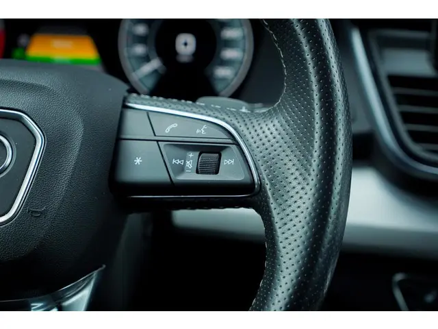 Audi Q5 50 TFSI e S edition 2021 Hybride Benzine 26