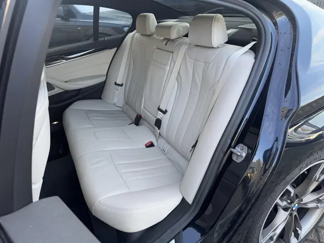 BMW 5 Serie M550i xDrive High Executive 2018 Benzine 16