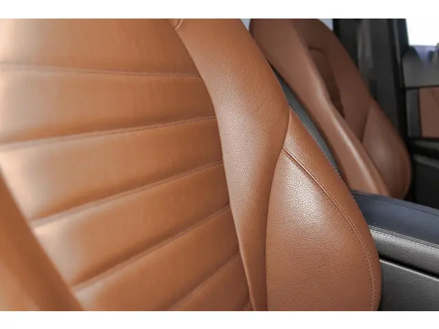 Mercedes-Benz GLC 300e 4MATIC 2021 Hybride Benzine 38