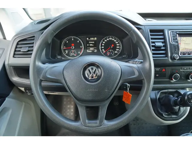 Volkswagen Transporter 2.0 TDI L2H1 Highline 2016 Diesel 4