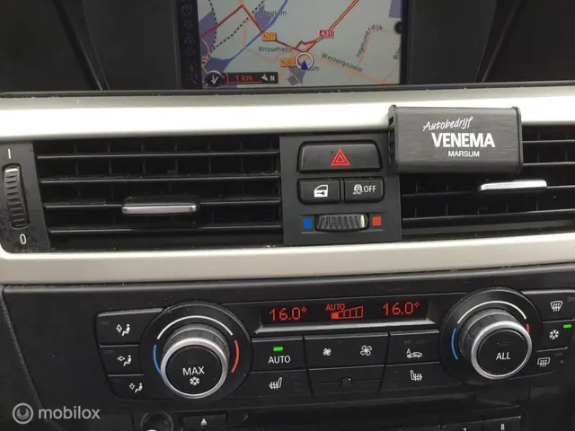 BMW 3 Serie Touring 318i Automaat 2012 Benzine 17