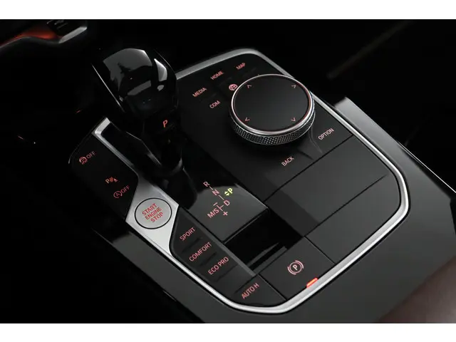 BMW 1 Serie 118i High Executive 2021 Benzine 19