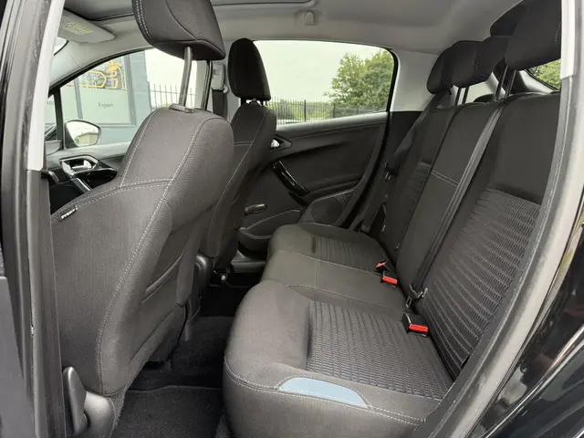 Peugeot 208 1.2 PureTech Allure 2015 Benzine 9