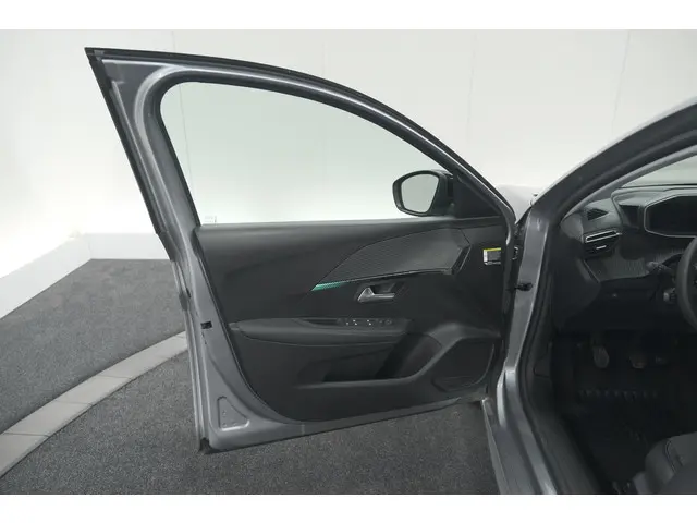 Peugeot 208 PureTech 100 Allure 2022 Benzine 65