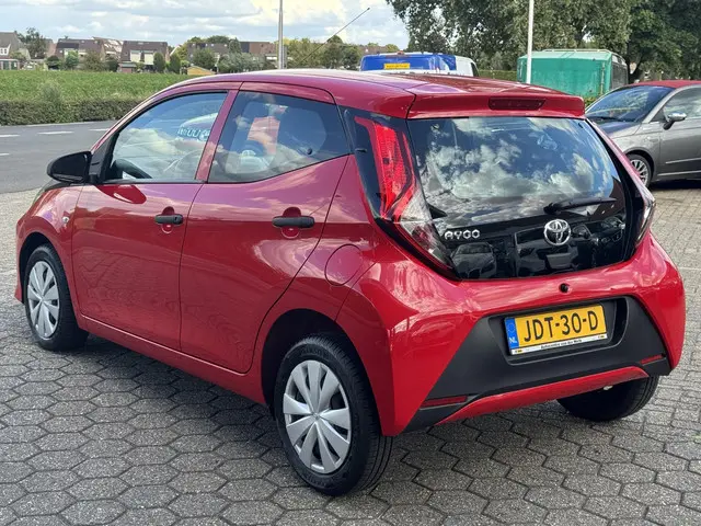 Toyota Aygo 1.0 VVT-i x 2019 Benzine 5