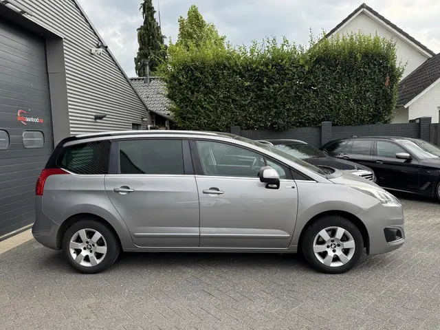 Peugeot 5008 1.2 PureTech Style 7p. 2015 Benzine 4