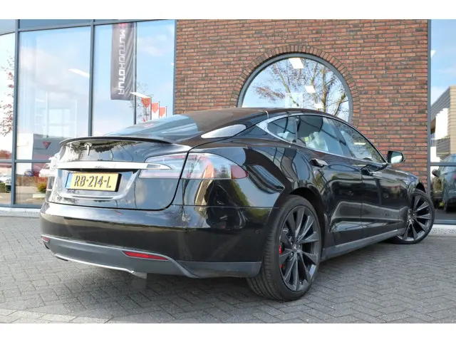 Tesla Model S P85D 700 PK 2015 Elektrisch 2