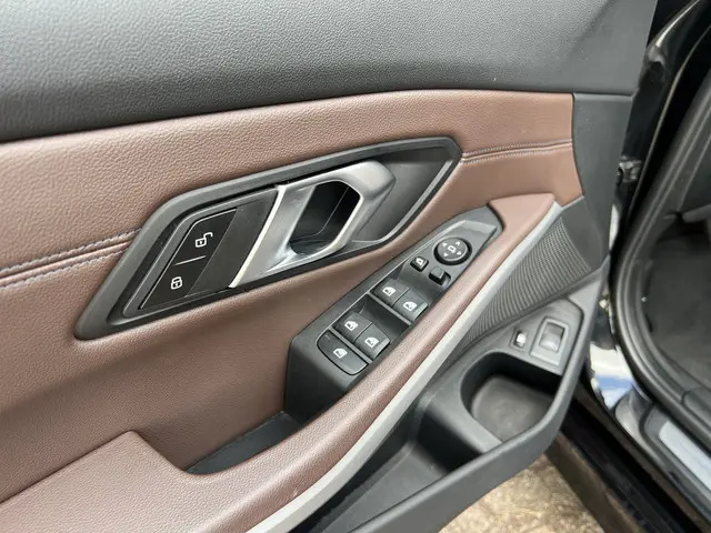 BMW 3 Serie Touring 320e 2023 Hybride Benzine 8