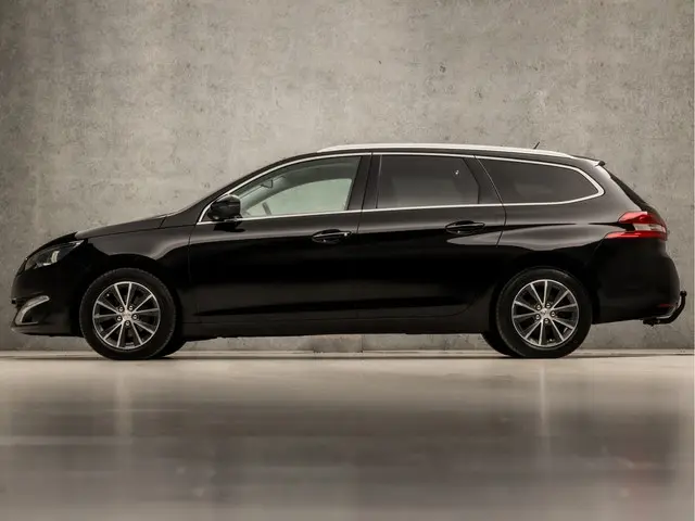 Peugeot 308 SW 1.2 PureTech Premium Sport 2015 Benzine 2