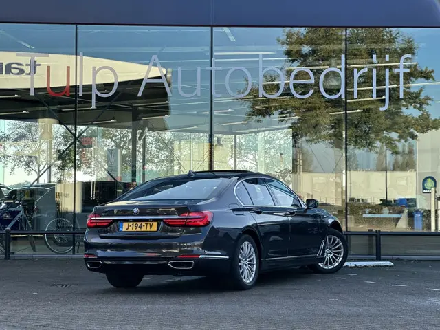 BMW 7 Serie 750i xDrive High Executive 2016 Benzine 12