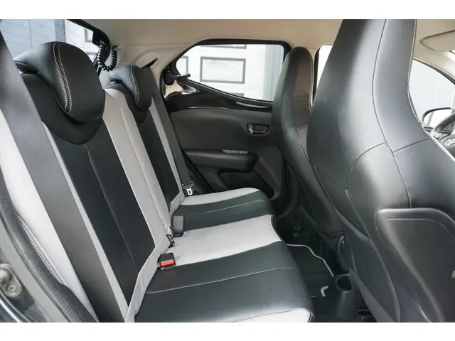 Toyota Aygo 1.0 VVT-i x-clusiv 2014 Benzine 35