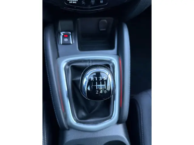 Nissan QASHQAI 1.2 N-Connecta Panorama 2017 Benzine 59