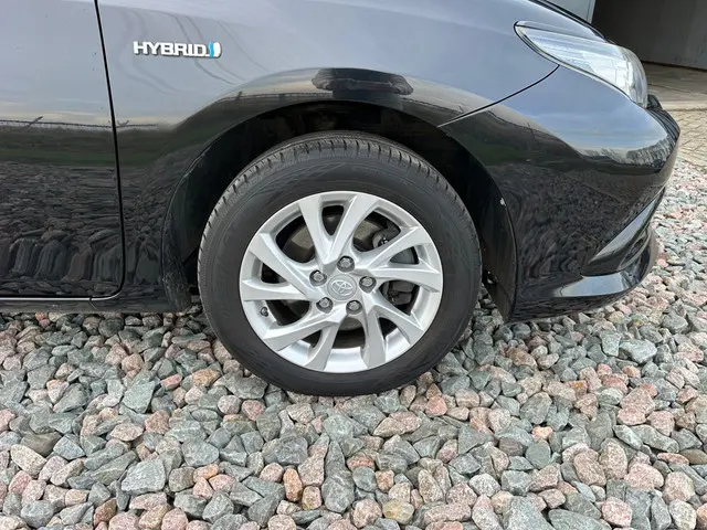 Toyota Auris 1.8 Hybrid Dynamic Go 2018 Hybride Benzine 16