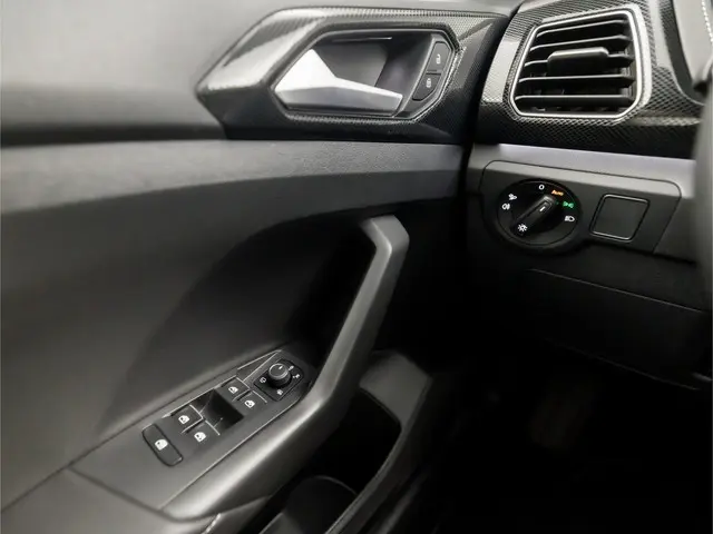 Volkswagen T-Cross 1.5 TSI R-Line 2025 Benzine 26