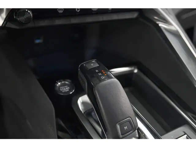 Peugeot 3008 PureTech 130 EAT8 Allure 2022 Benzine 46