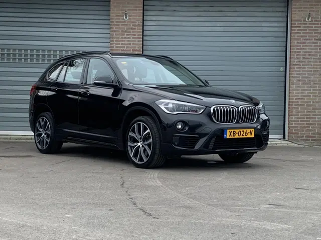 BMW X1 sDrive20i Orange Edition II 2018 Benzine 3