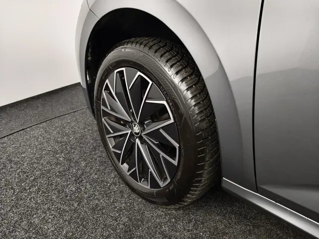 Škoda Kamiq 1.0 TSI Business Edition 2025 Benzine 29