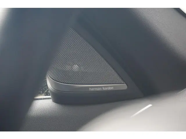 BMW 5 Serie Sedan M550i xDrive 2021 Benzine 19