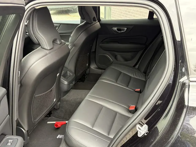 Volvo V60 2.0 B4 Plus Dark 2023 Benzine 3