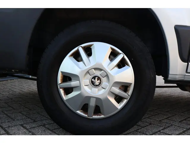 Peugeot Boxer 330 2.2 HDI L1H1 Première 2015 Diesel 32
