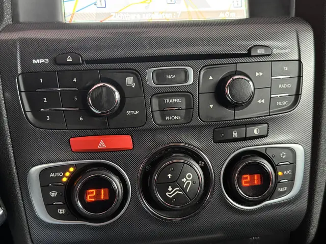 Citroën C4 1.2 PureTech Exclusive 2014 Benzine 36