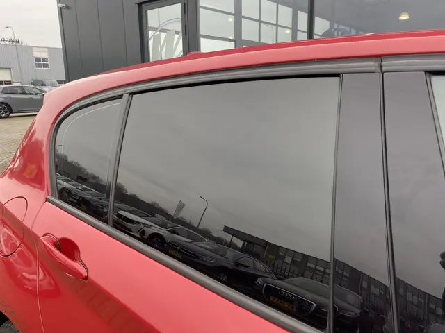 BMW 1 Serie 118i High Executive 2012 Benzine 8