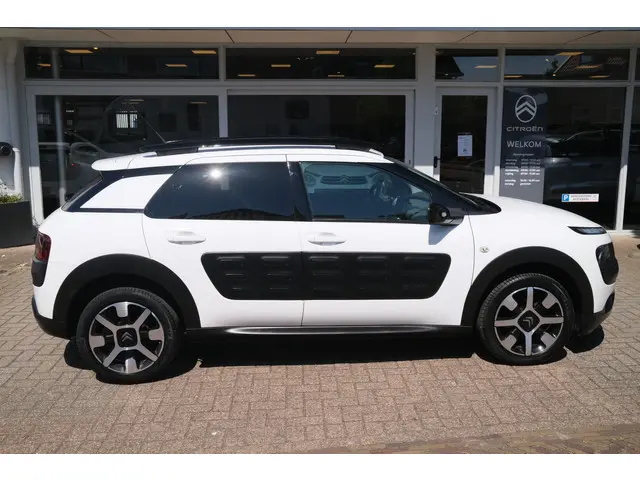 Citroën C4 Cactus 1.2 PureTech Shine 2017 Benzine 4