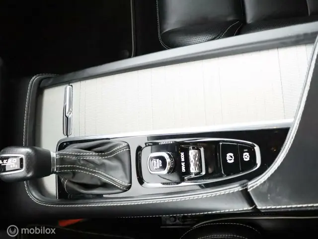 Volvo V90 2.0 T4 R-Design | ACC | PILOT | LEER | 2019 Benzine 31