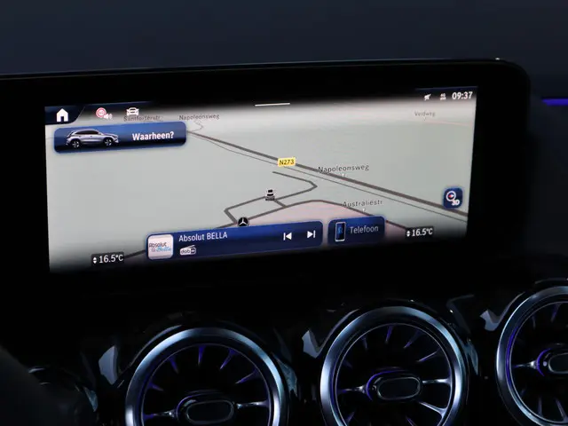 Mercedes-Benz GLA 180 AMG Line 2025 Benzine 17