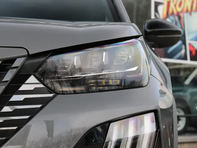 Peugeot 2008 1.2 Hybrid 145 GT 2026 Hybride Benzine 32