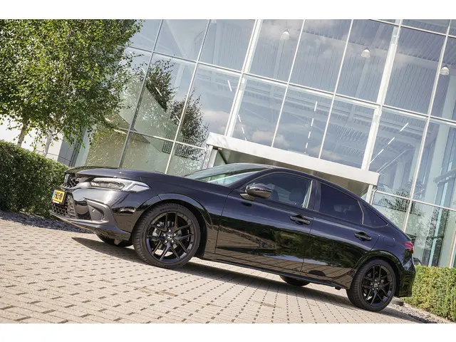 Honda Civic 2.0i e:HEV SPORT 2023 Hybride Benzine 12