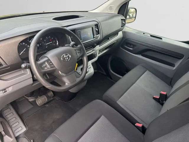 Toyota ProAce Worker 2.0 D-4D Live Long Aut- 2022 Diesel 2