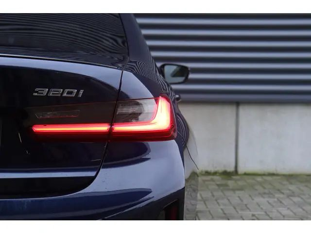 BMW 3 Serie Sedan 320i 2024 Benzine 39
