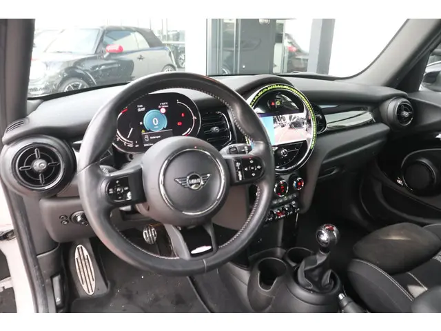 MINI 5-Deurs Cooper 2021 Benzine 8