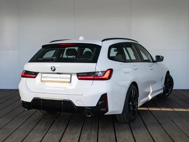 BMW 3 Serie Touring 320i 2025 Benzine 2