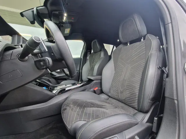 Peugeot 2008 1.2T 130pk Automaat GT 2024 Benzine 5