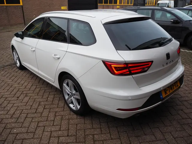 SEAT Leon Sportstourer ST 1.4 EcoTSI FR 2017 Benzine 4