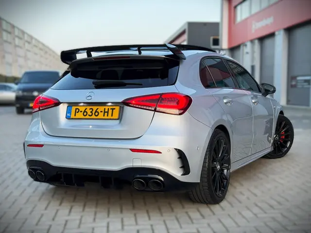 Mercedes-Benz A-Klasse 220 Premium Plus AMG 2019 Benzine 6
