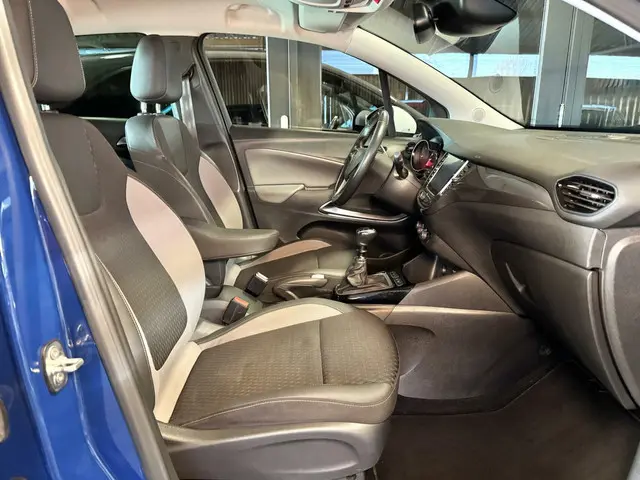Opel Crossland X 1.2 Turbo Innovation blauw 2019 Benzine 9