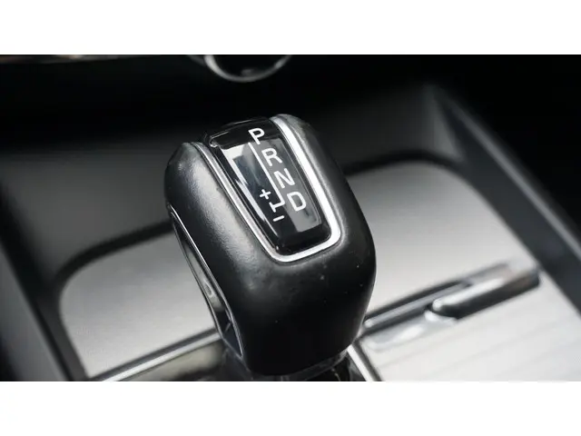 Volvo V60 2.0 T5 250pk R-Design 2019 Benzine 37