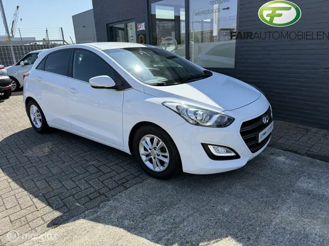 Hyundai i30 1.6 GDi GO! 2017 Benzine 16